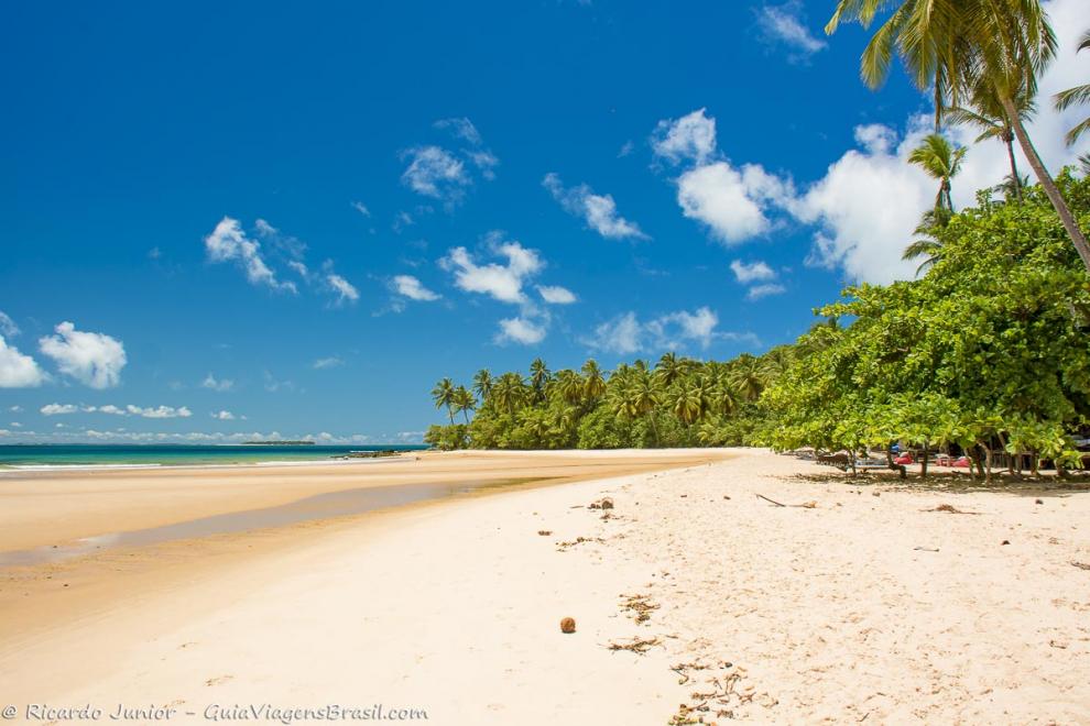 Imagem da praia calma de Ponta de Mutá em Barra Grande.